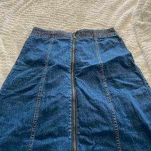 Madewell size 28 zip up denim skirt.